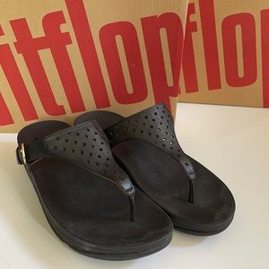 Fitflop skinny tie post- latticed black leather